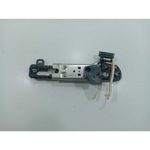 Suporte Maçaneta Traseira Direita Toyota Hilux 2.8 2020  Preto Traseira