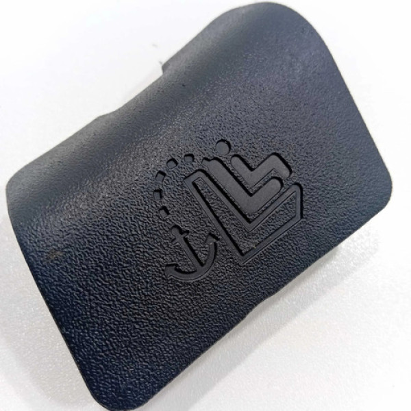 Tampa Isofix Esquerdo Toyota Yaris 2019/2023 Original