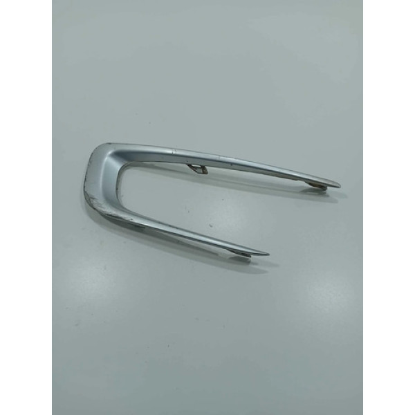 Moldura Farol De Milha Lado Direito Peugeot 2008 2018 Origin Prata Direito