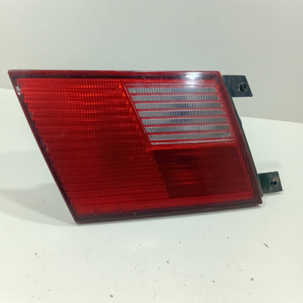 Lanterna Tampa Traseira Esquerda Volkswagen Santana 1999/06 Água Esquerdo/motorista